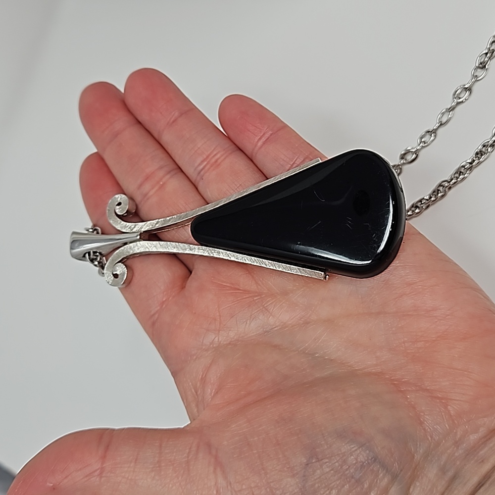 Vintage Avon Black Silver Pendant Necklace Mod 1970s Signed